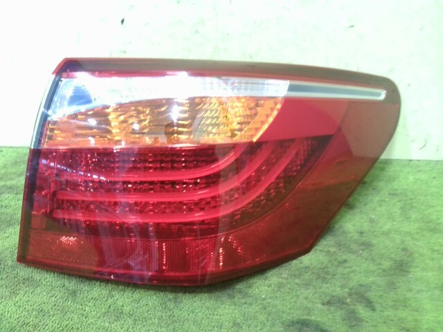 レクサス LS DAA-UVF46 右テールランプ 2UR-FSE 214 50-117 81550-50230 中古_画像2