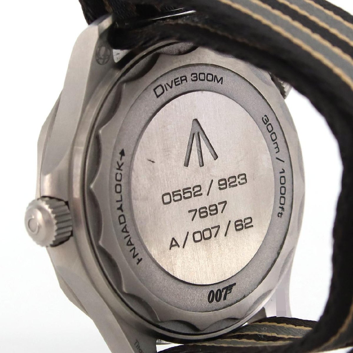オメガ シーマスターダイバー300M TI?007エディション 210.92.42.20.01.001 TI 自動巻