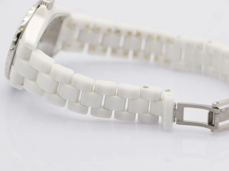 【 シャネル CHANEL 】 腕時計(jì) J12 H2422 ホワイトセラミック シェル文字盤 33mm 8Pダイヤ クォーツ レディース □新著 60035-0
