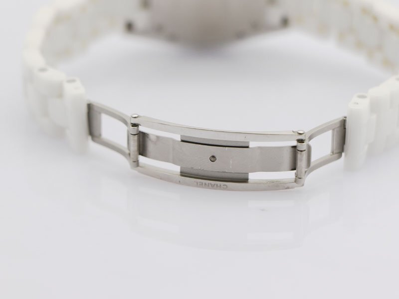 【 シャネル CHANEL 】 腕時計(jì) J12 H2422 ホワイトセラミック シェル文字盤 33mm 8Pダイヤ クォーツ レディース □新著 60035-0
