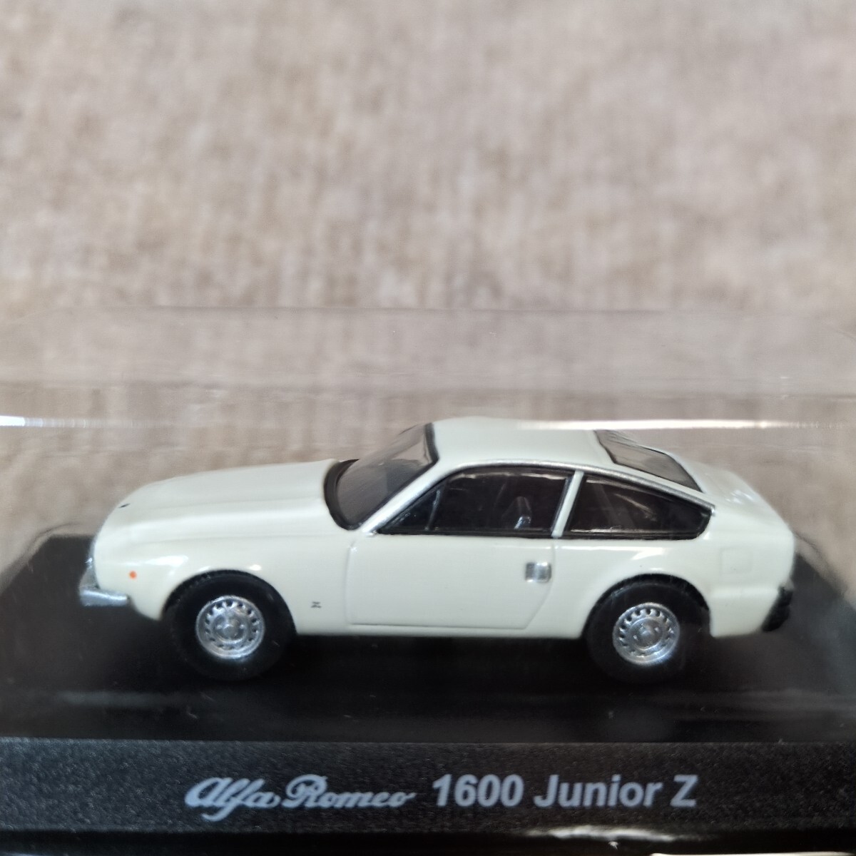 京商 1/64 アルファロメオ 3　1600 ジュニア Z 白 1600 Junior Z ホワイト 第58弾 