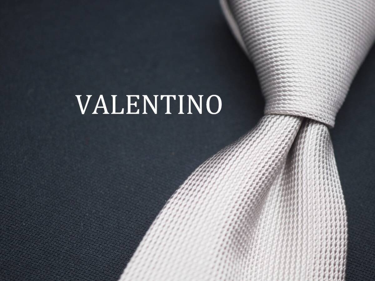 美品【VALENTINO ヴァレンティノ】 E1036 シルバー系 SILK ブランド ネクタイ 古著 良品