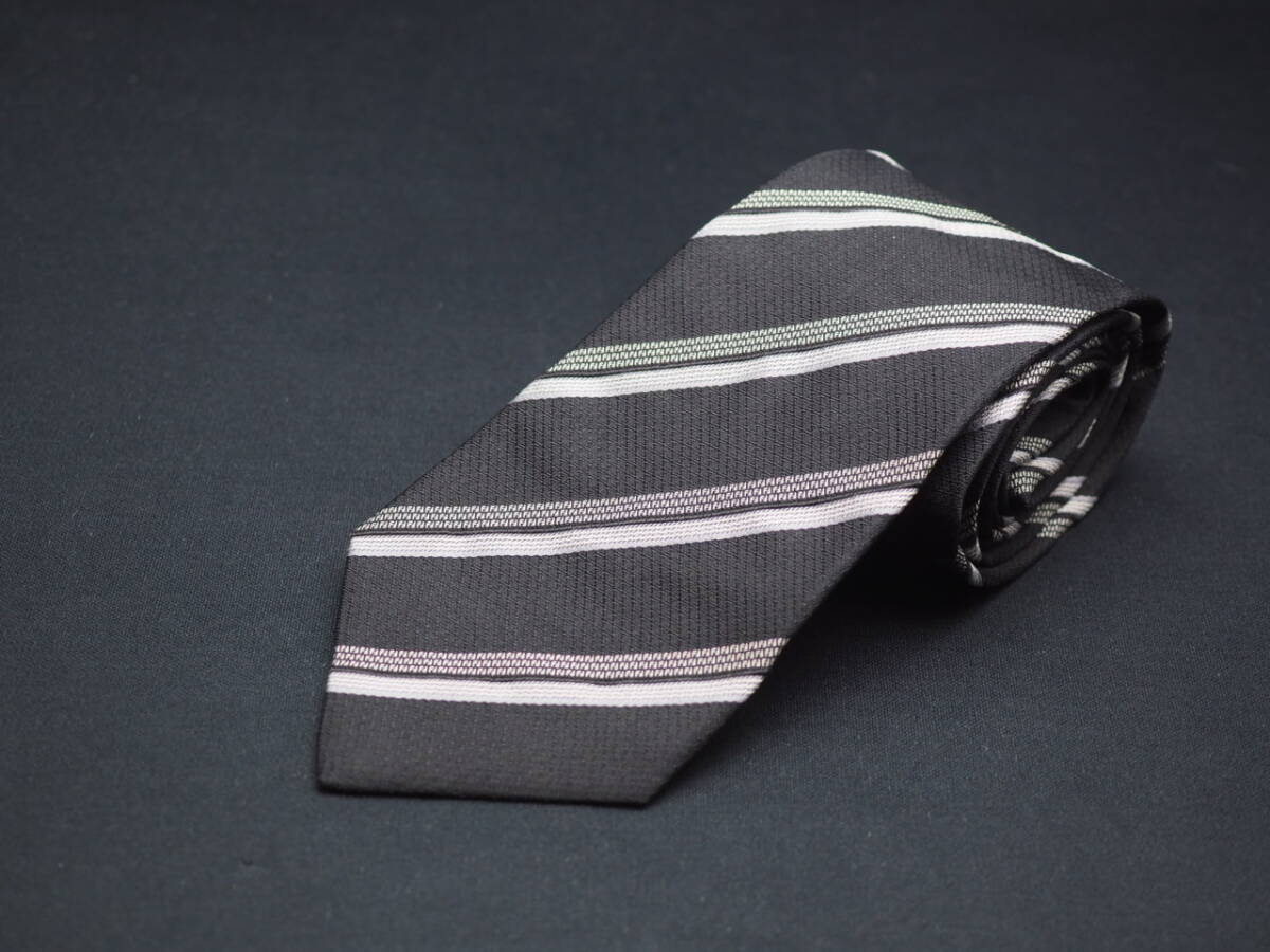 美品【FENDI フェンデ?！?E1786 ブラック シルバー ロゴ SILK ブランド ネクタイ 古著 良品