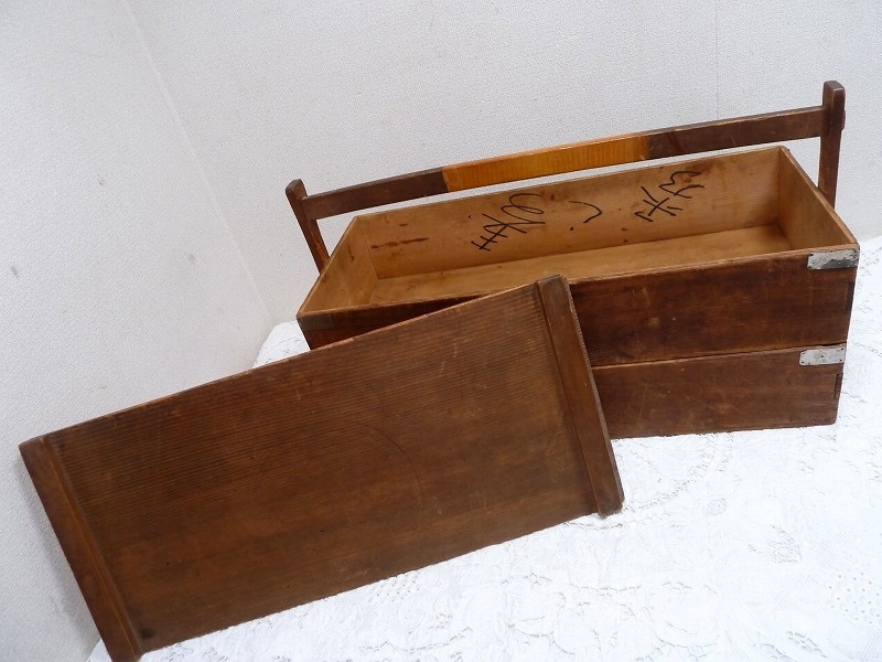 (☆BM)古い おかもち 岡持ち 二段 木製 出前 当時物 横幅71.5㎝ アンティーク ヴィンテージ デリバリー レトロ 収納 古道具 屋号入り_画像4