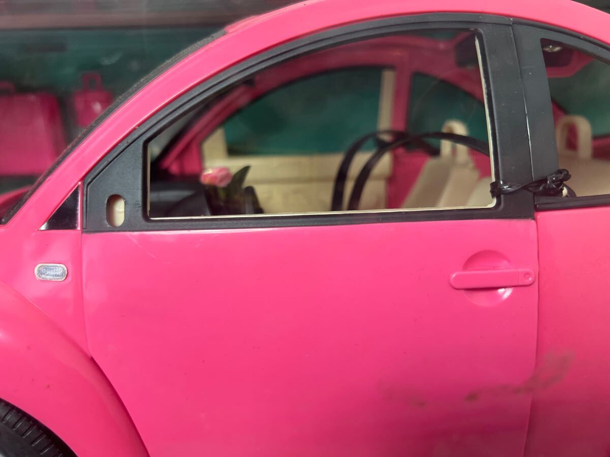 * нераспечатанный BARBIE/ Barbie Volkswagen New Beetle розовый машина кукла мелкие вещи фигурка Bandai 
