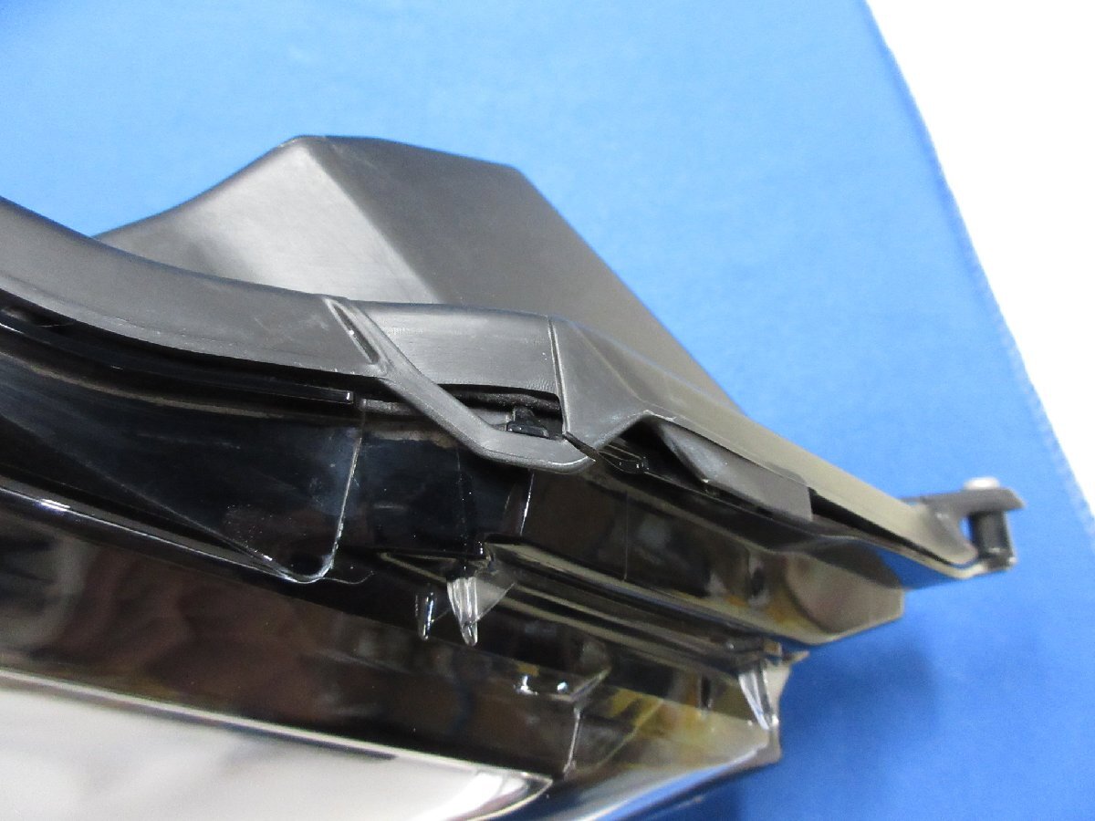 レクサス　UX250h/UX200　MZAA10/MZAH10　右ライト/右ヘッドライト　LED　純正　KOITO　76-43　【B5】　516132