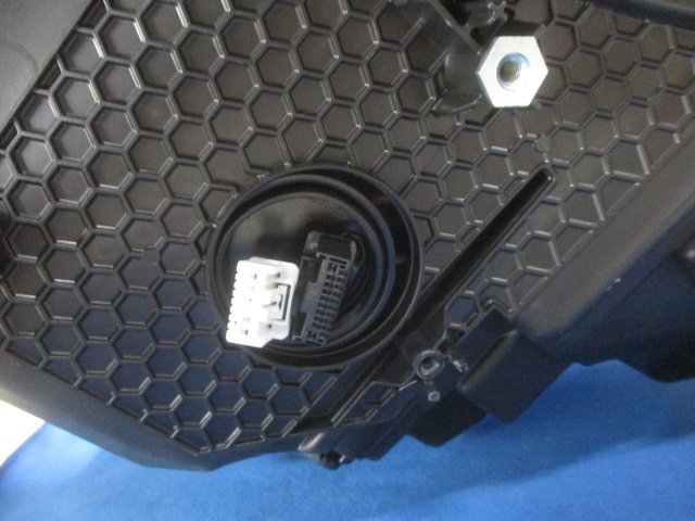 レクサス　LS500/LS500h　VXFA50/VXFA55/GVF50/GVF55　後期　右ライト/右ヘッドライト　LED　純正　KOITO　50-190　【A5】　516123