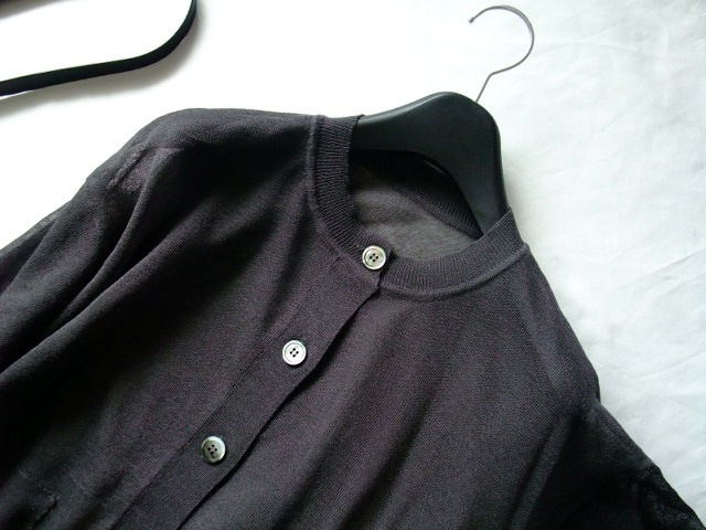 訳ありCLOCHE クロシェ★シアーニットミドル丈UVカットカーデガン★Mチャコールグレー墨くろ★ポケット付き冷房対策重ね著ワイド