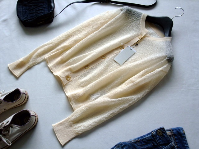 訳ありAudrey and John Wadオードリーアンドジョンワッド★シアー★裾袖メロー丸首ベーシックカーデガン★Mベージュ著回し冷房対策重ね著