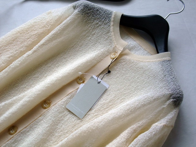 訳ありAudrey and John Wadオードリーアンドジョンワッド★シアー★裾袖メロー丸首ベーシックカーデガン★Mベージュ著回し冷房対策重ね著