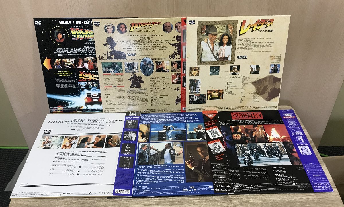 【中古】バックトゥ?ザフューチャーPART2/インディ?ジョーンズ/コマンドー/レイダースetc レーザーディスク まとめ6點(diǎn)