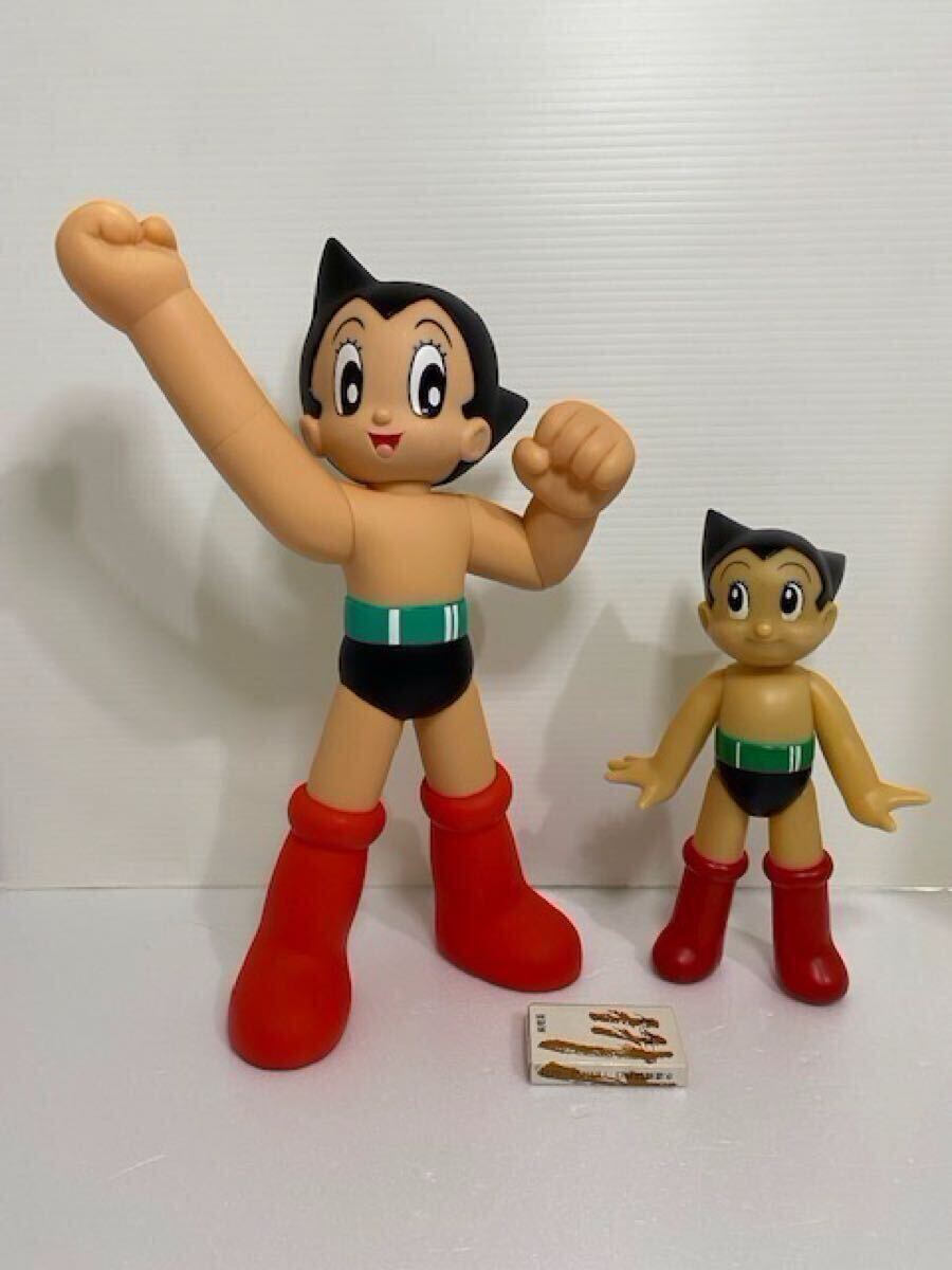 左の人形のみの出品です