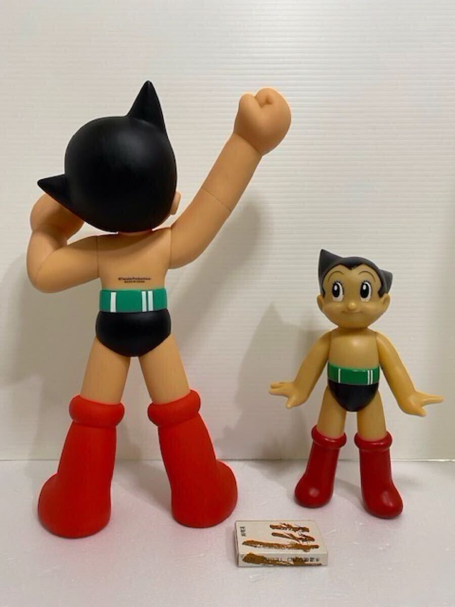 左の人形のみの出品です