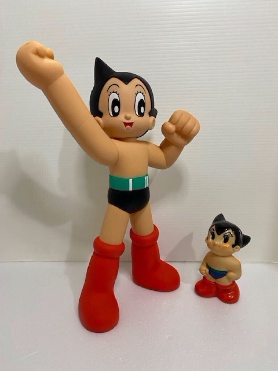 左の人形のみの出品です