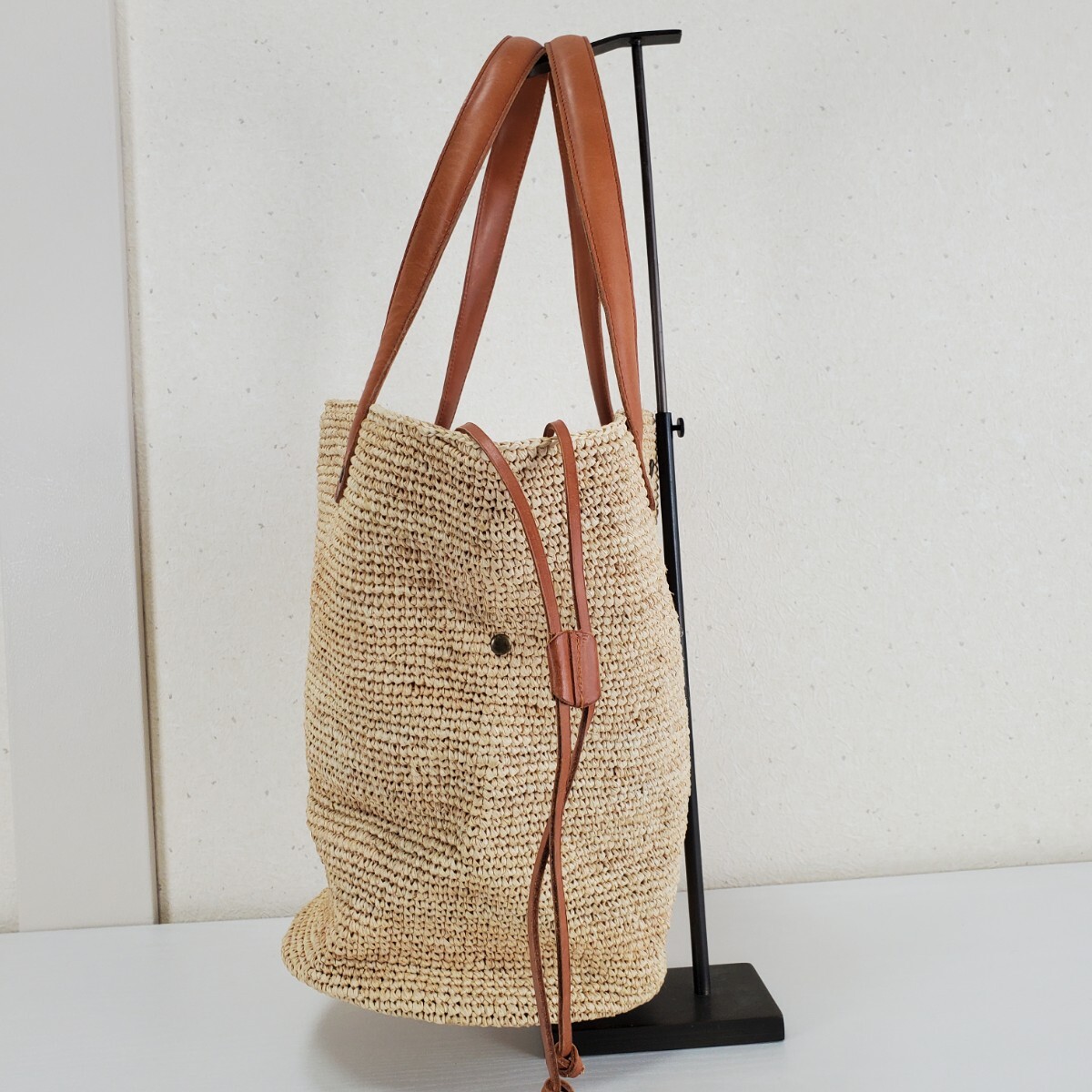 美品 HELEN KAMINSKI ヘレンカミンスキー (バケツ型/牛革レザー 美品 HELEN KAMINSKI ヘレンカミンスキー (バケツ型/牛革レザー
