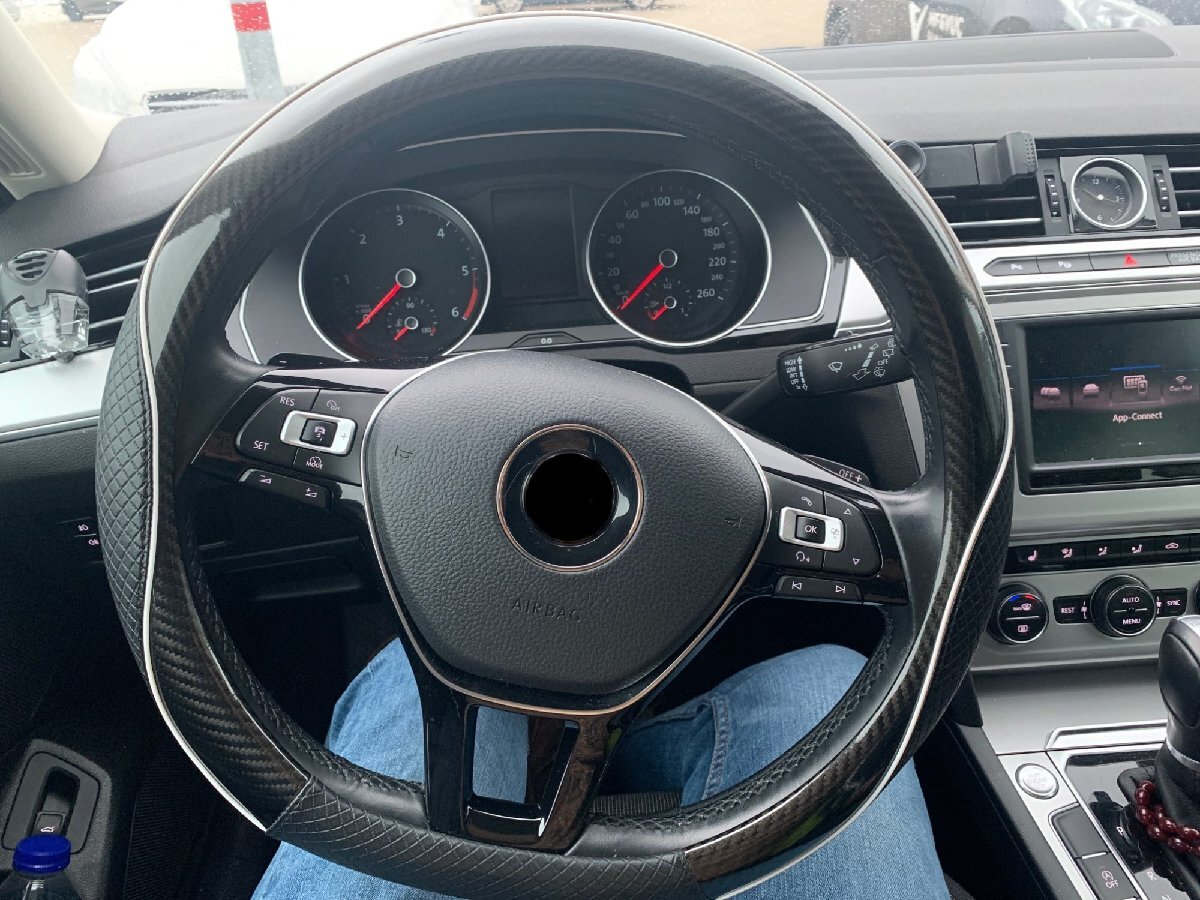 フォルクスワーゲン ニュービートル 9C ハンドルカバー ステアリングカバー 車 エナメルレザー 高品質 滑り防止 選べる6色 DMB_画像9