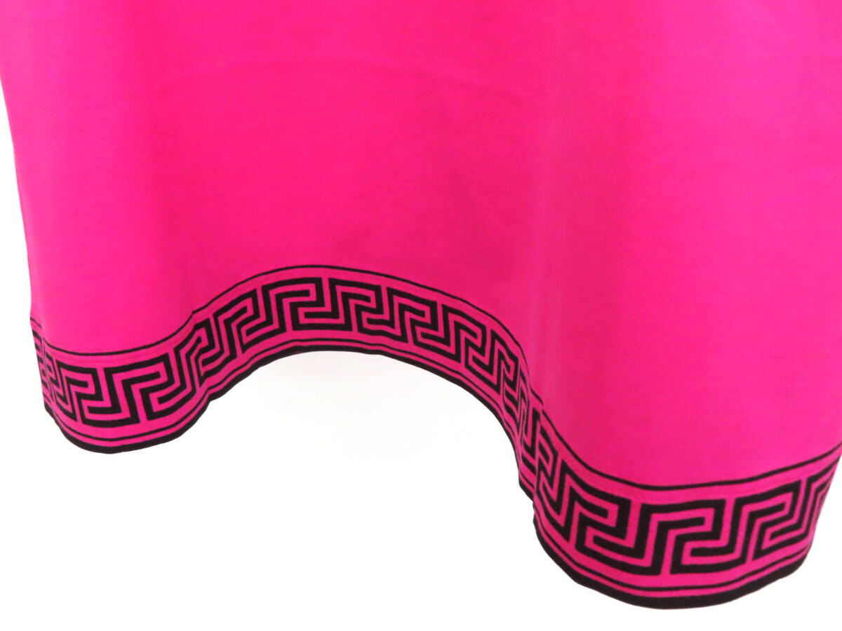 25471 新品未使用 VERSACE ヴェルサーチ 英字ロゴ プリント オーバーサイズ コットン 半袖 Tシャツ M ピンク メンズ 伊製 ヴィンテージ_画像3