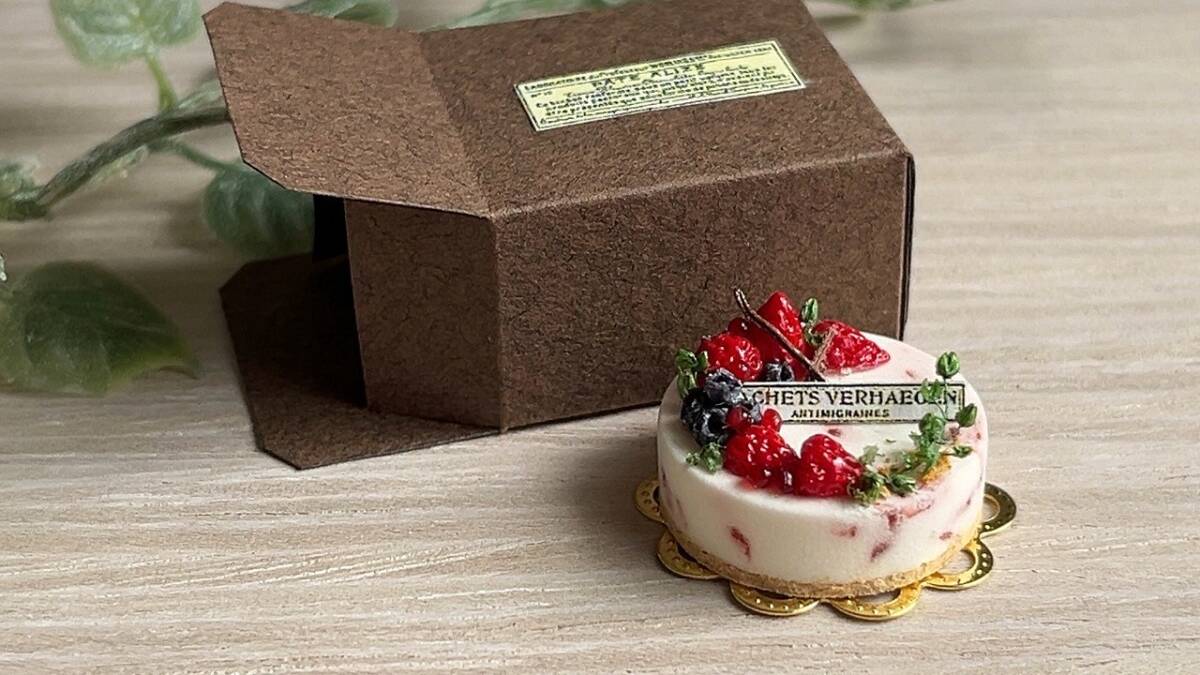 ■ミニチュア■苺ベリーケーキドールハウスハンドメイド