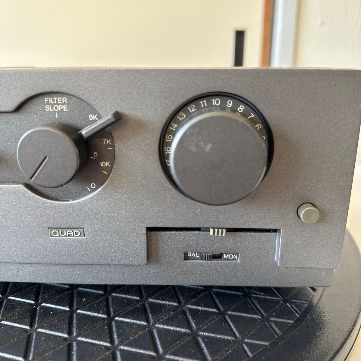 英國の名機 アンププリアンプQUAD44后期モデル オールRCA入出力アンティーク 現(xiàn)狀品