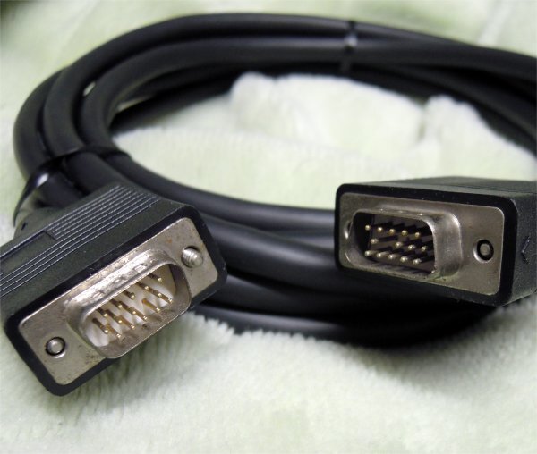 ディスプレイケーブル　ミニＤ－ｓｕｂ１５ピン　３ｍ　中古_画像2