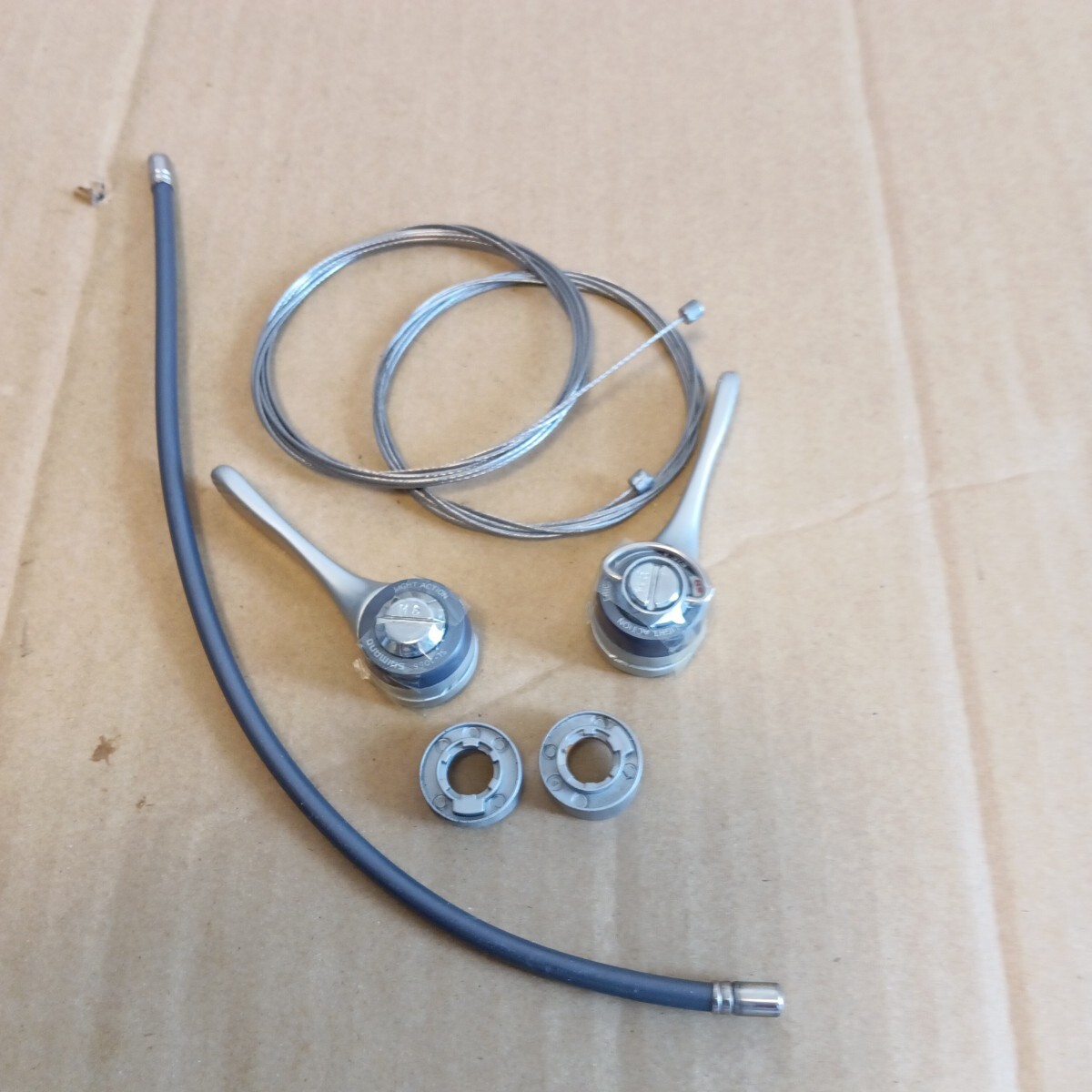 シマノ１０５Ｗレバー、ＳＬ?１０５６、リア８速の中古美品