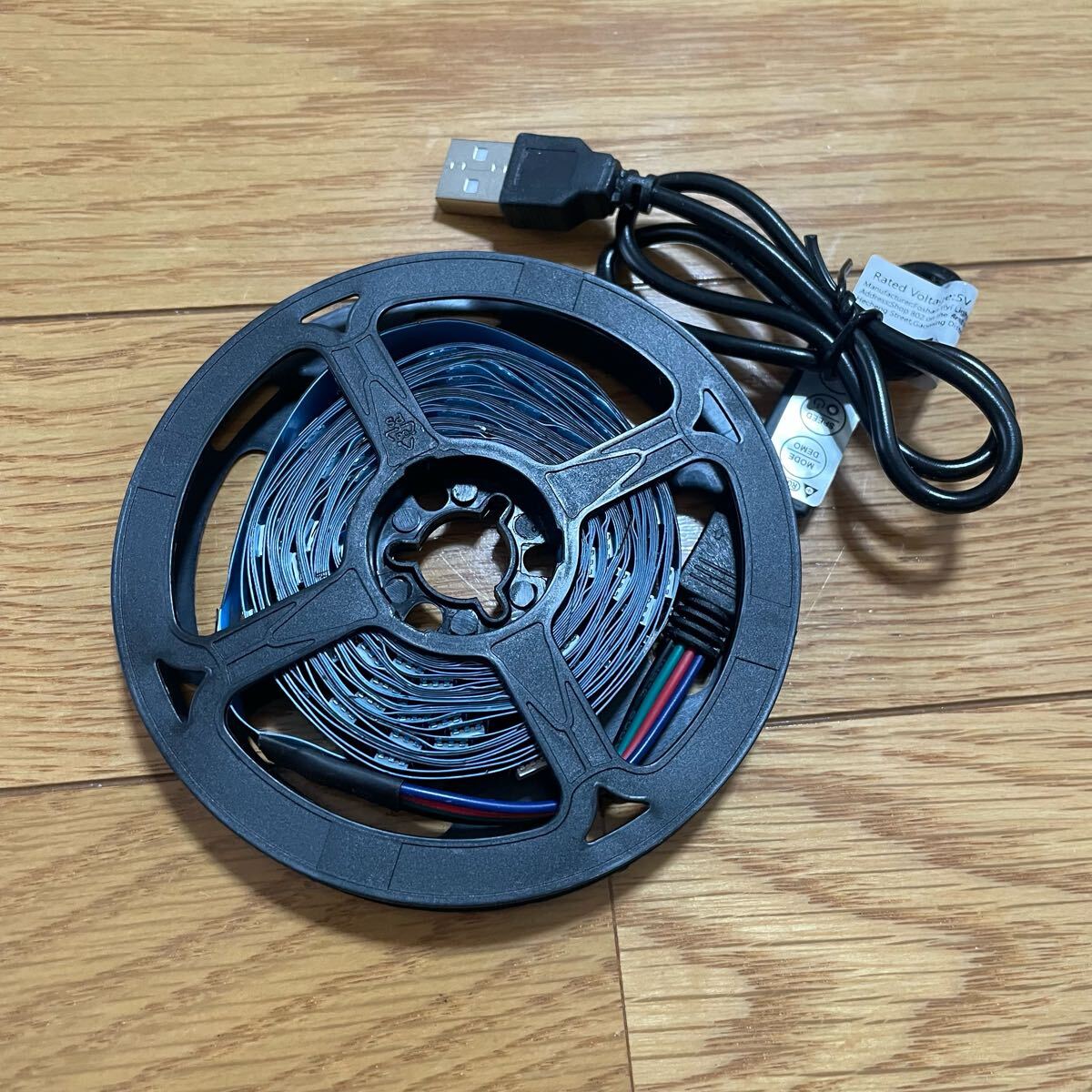 LEDテープライト★RGB 5M USB 5V マルチカラー 1cm幅★赤 ピンク 紫 青 水色 緑 黃緑 黃色 オレンジ 點(diǎn)滅 イルミネーション 車 バイク