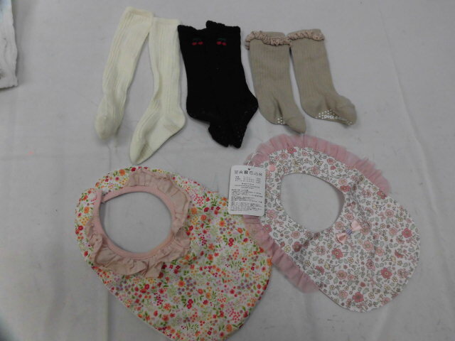 ベビー服 赤ちゃん 子ども 子供服 まとめ売り 60サイズ 大量 女の子 キッズ おくるみ スタイ ロンパース 靴下 肌着 ミニーマウス パジャマ_画像9