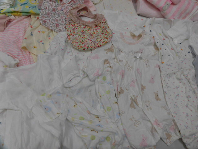 ベビー服 赤ちゃん 子ども 子供服 まとめ売り 60サイズ 大量 女の子 キッズ おくるみ スタイ ロンパース 靴下 肌着 ミニーマウス パジャマ_画像4