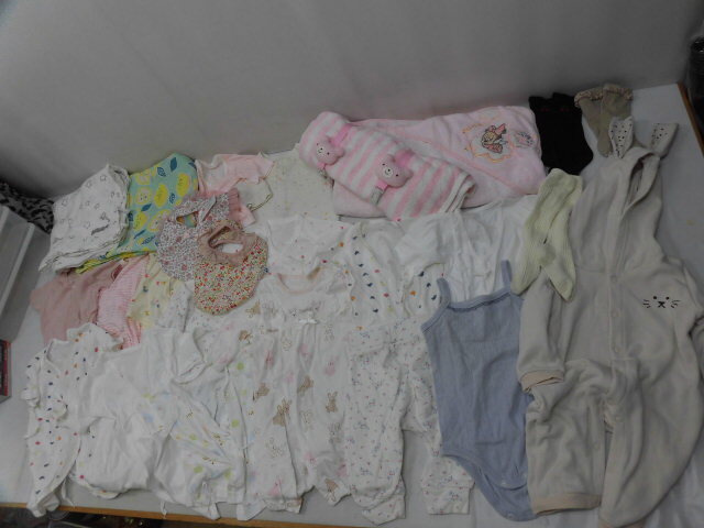 ベビー服 赤ちゃん 子ども 子供服 まとめ売り 60サイズ 大量 女の子 キッズ おくるみ スタイ ロンパース 靴下 肌着 ミニーマウス パジャマ_画像1