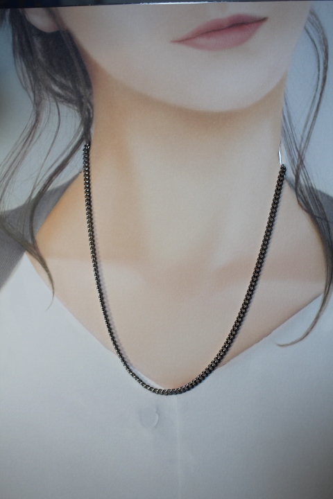 【即決】送料185円　Miono 磁気ネックレス　シルバー　日本制　男女兼用 長さ45cm 90mT磁石２個付