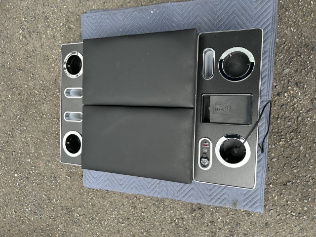 ハイエース200系　ワイド　センターコンソール