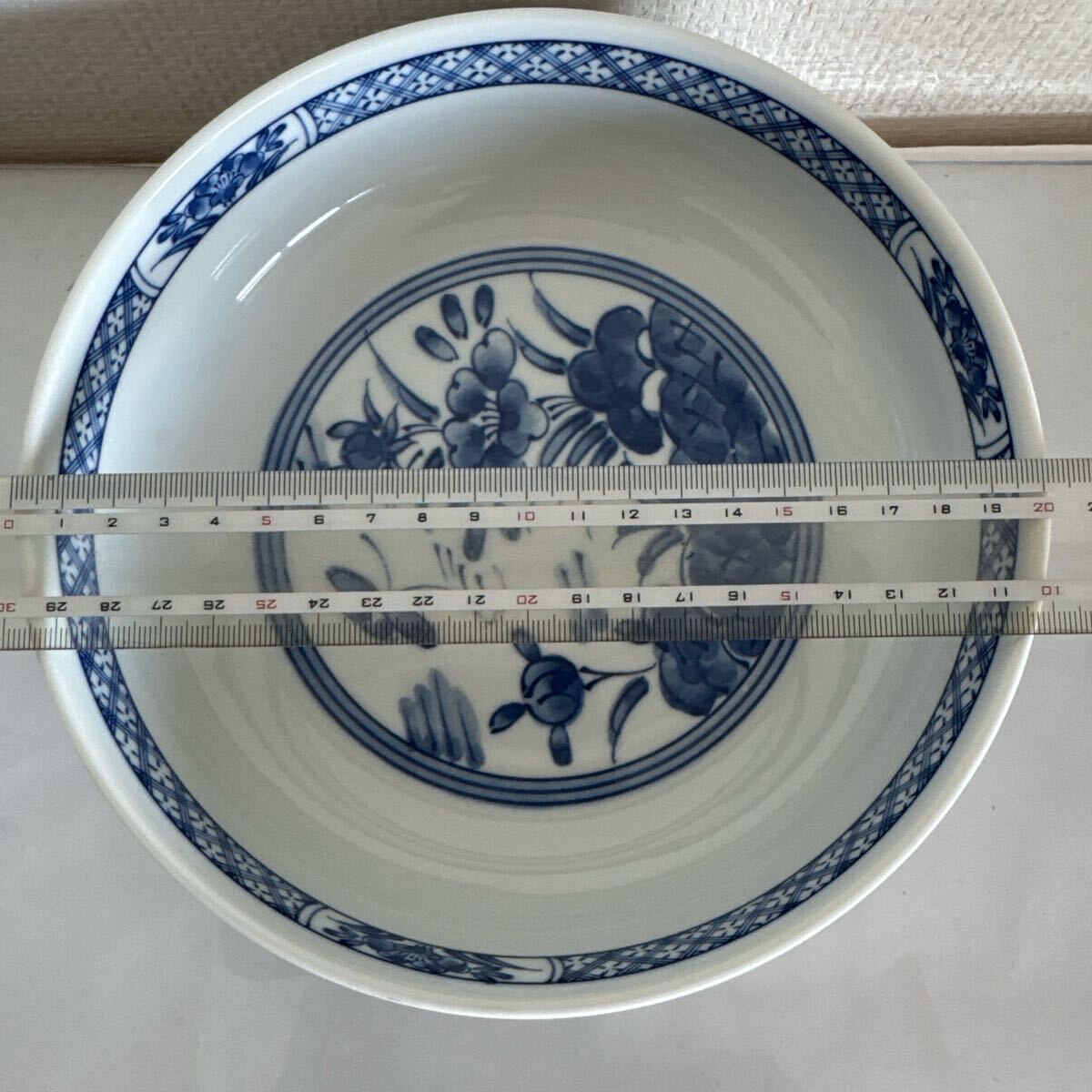 たち吉　和食　大皿　ボウル　青い花柄の陶器ボウル タチキチ 直徑20㎝ 高さ6.5㎝ 青い花柄 陶器のボウル サラダやデザートに最適
