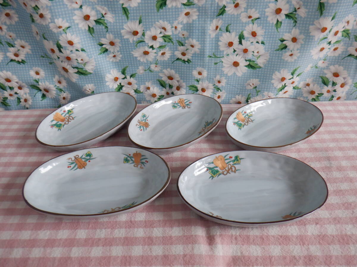 E6『金色の軍配の絵柄 楕円形の小皿~5枚セット 陶磁器 和食器』~箱なし 長期保管品 その1_画像1