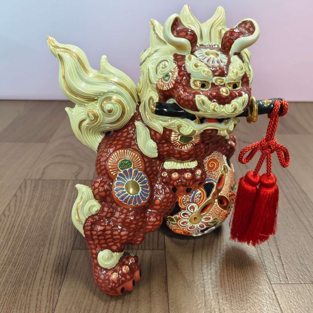 九谷焼風 獅子 赤絵金彩 縁起物 魔除け 置物 シーサー風 伝統