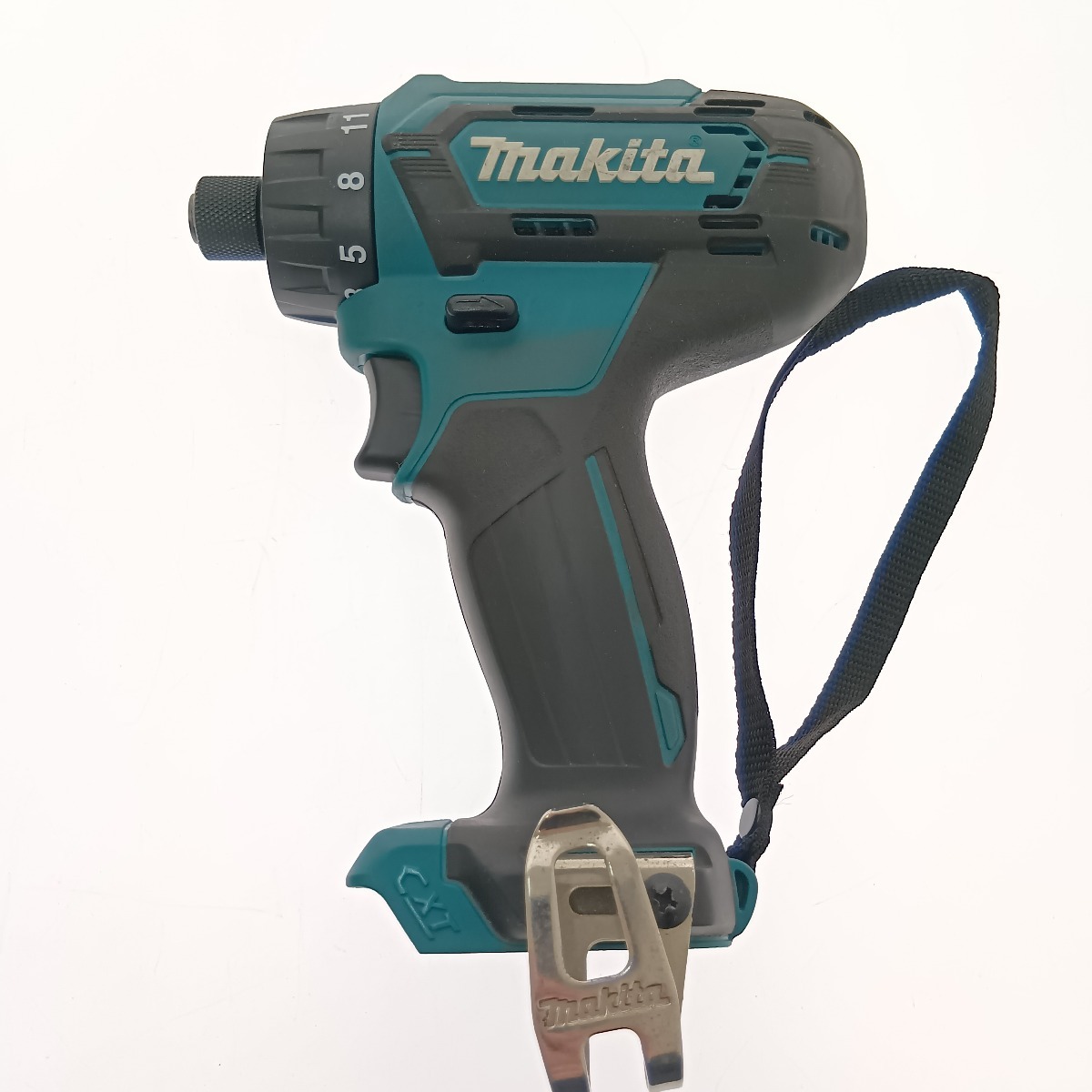** MAKITA Makita заряжающийся шуруповерт 10.8V 1.5Ah DF033DSHX зеленый немного царапина . загрязнения есть 