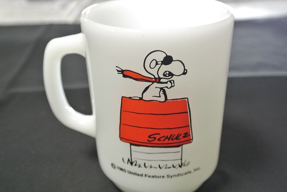 【レア度MAX！】ANCHOR HOCKING社制Fire-King Snoopy peanuts ピーナッツスヌーピー マグカップレッドバロン「CURSE YOU, RED BARON!」美品