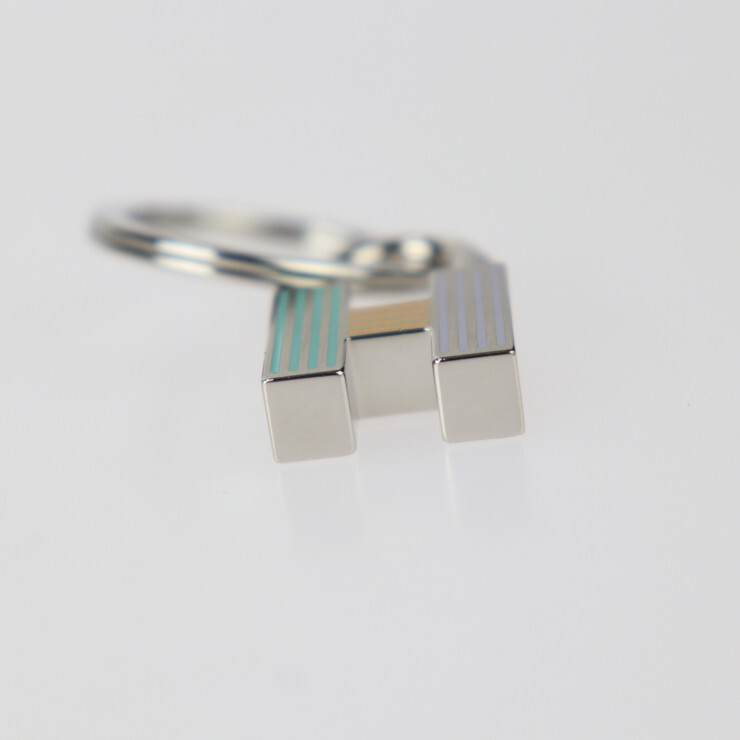 超美品 HERMES エルメス カデナ クイズ レインボー キーホルダー メタル シルバー マルチカラー バッグチャ【本物保証】