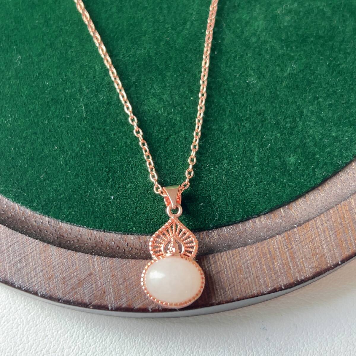 ♪和田玉♪ヒスイ♪ネックレス♪ペンダント♪天然石♪パワーストーン♪巾着袋付き♪プレゼントにもP305126_画像1