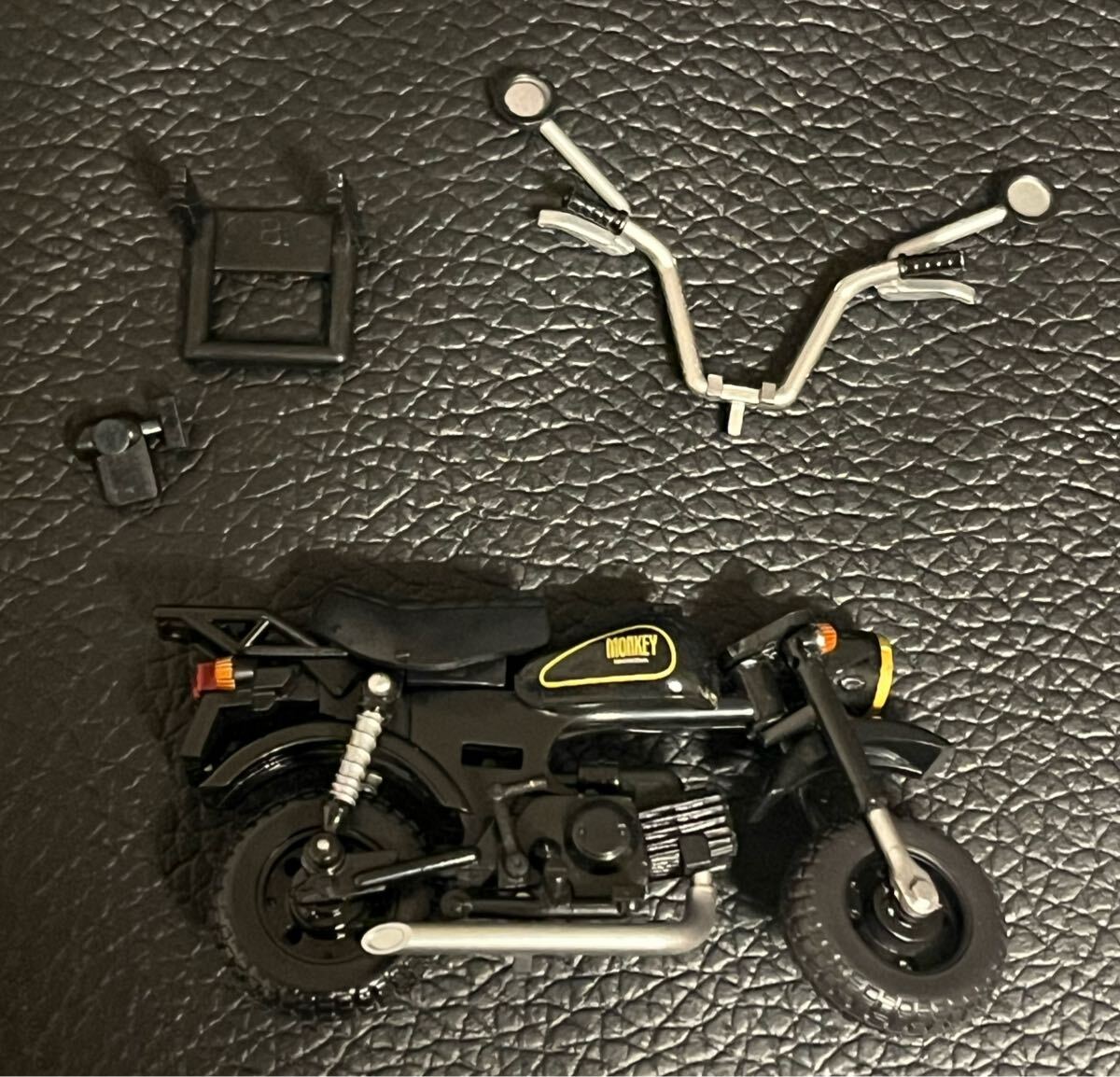 1/24スケール ホンダ モンキー カスタムマフラー HONDA MONKEY 1990 ミニカーオートバイ 原付き バイク 検索 GORILLA オートバイ ゴリラ　