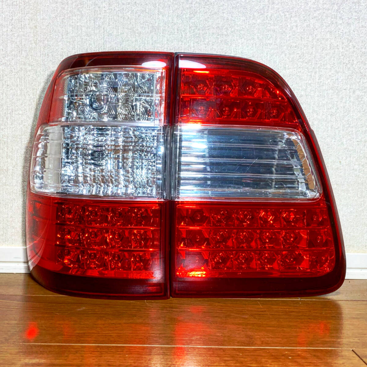 【秋のバーゲン期間だけ値下げ 11/8まで】ランクル100 後期ルック レッド＆クリアタイプ テールライト ランドクルーザー100_画像7