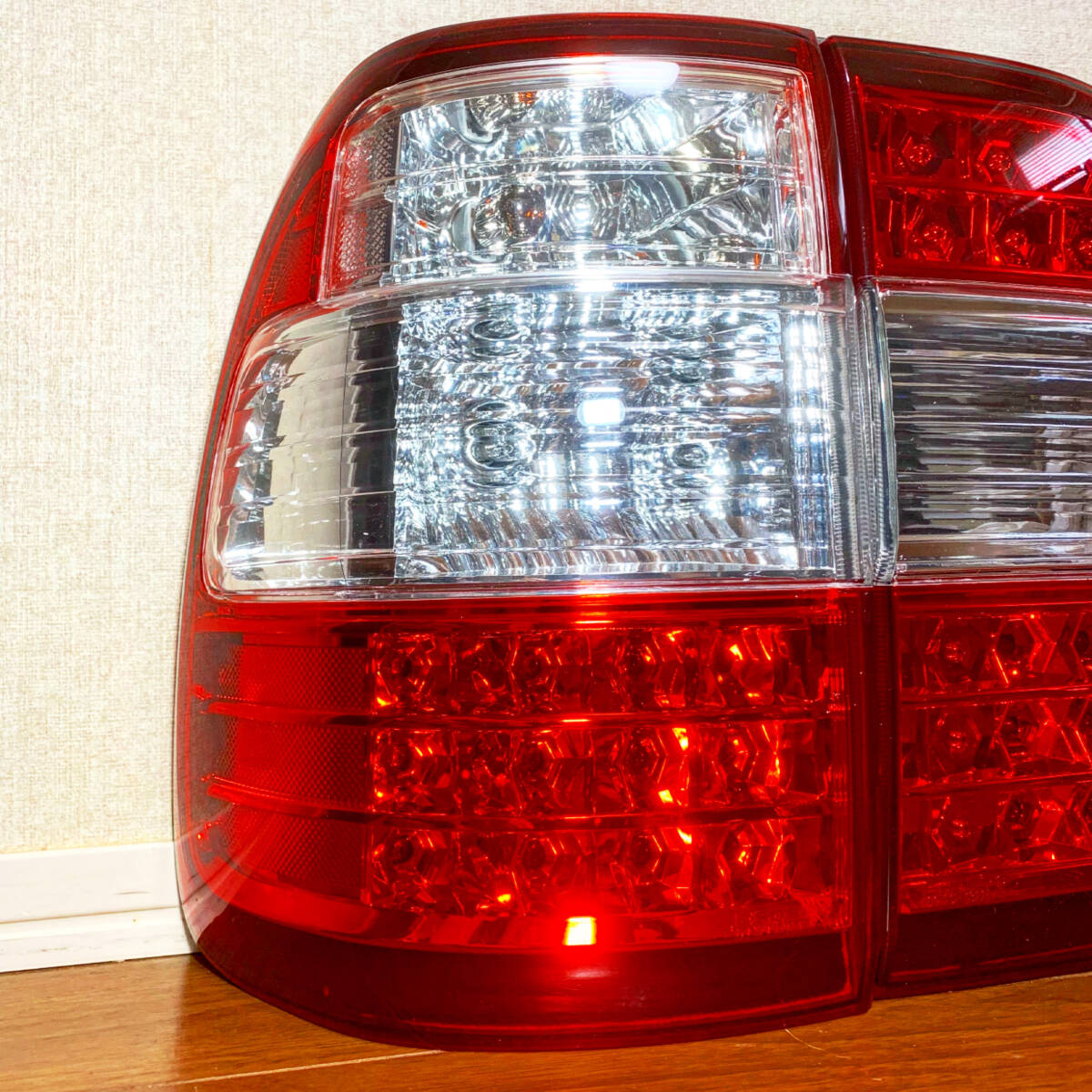 【秋のバーゲン期間だけ値下げ 11/8まで】ランクル100 後期ルック レッド＆クリアタイプ テールライト ランドクルーザー100_画像8