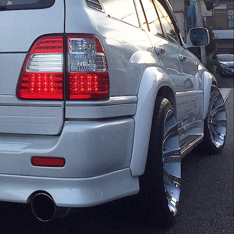 【秋のバーゲン期間だけ値下げ 11/8まで】ランクル100 後期ルック レッド＆クリアタイプ テールライト ランドクルーザー100_画像2