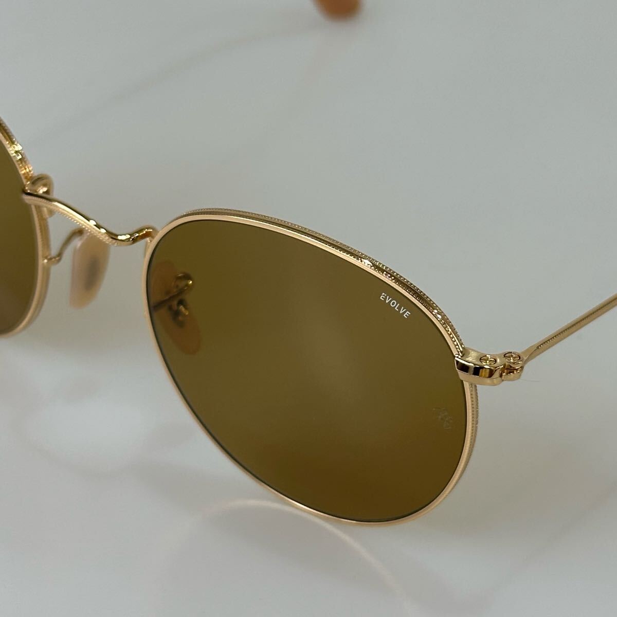 イタリア制レイバン ラウンドメタル 53㎜ アンバー ブラウン調(diào)光 EVOLVE RB3447-9064/4I 53□21 Ray-Ban アンバーチェンジャブル