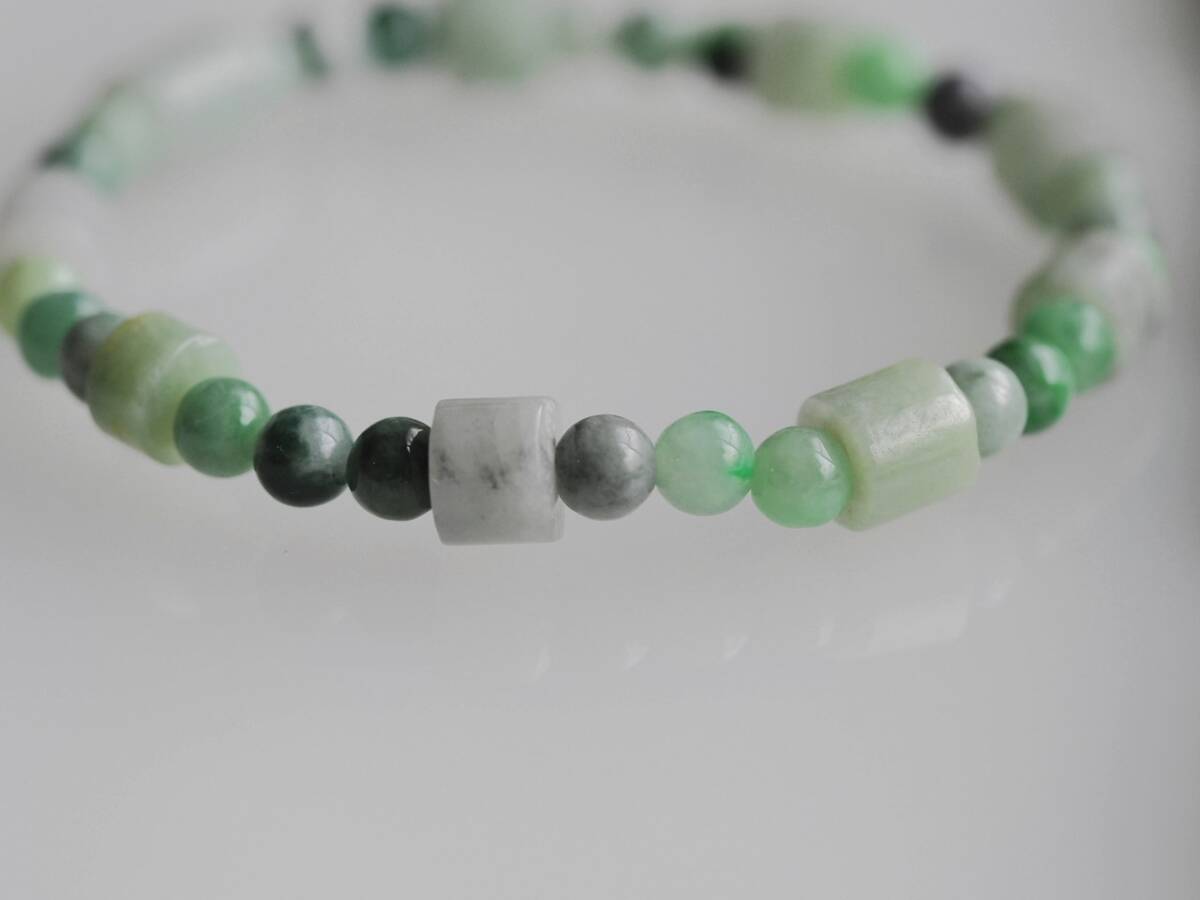 天然翡翠　管玉　丸石　ブレスレット　天然無処理ヒスイ　小粒　鑑賞　夏　自然界　お守り_画像1