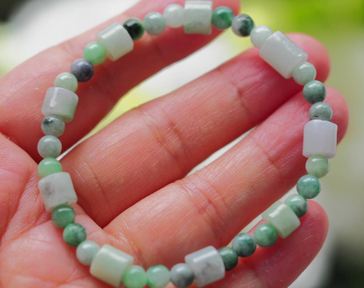 天然翡翠　管玉　丸石　ブレスレット　天然無処理ヒスイ　小粒　鑑賞　夏　自然界　お守り_画像9
