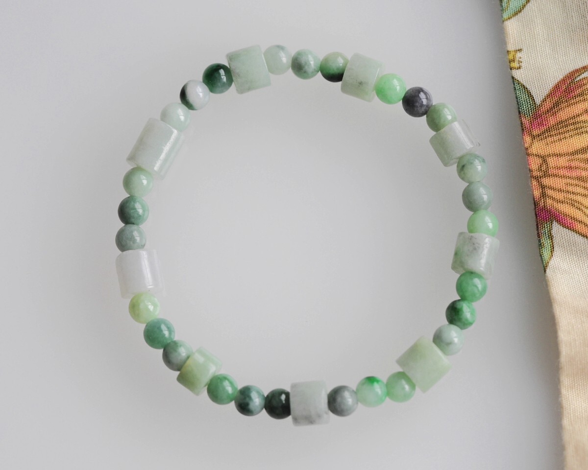天然翡翠　管玉　丸石　ブレスレット　天然無処理ヒスイ　小粒　鑑賞　夏　自然界　お守り_画像8