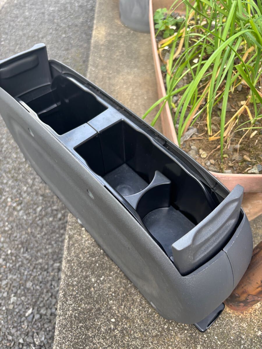 トヨタ純正 シエンタ NCP81G コンソールボックス ドリンクホルダー グレー トヨタ純正 シエンタ NCP81G コンソールボックス ドリンク