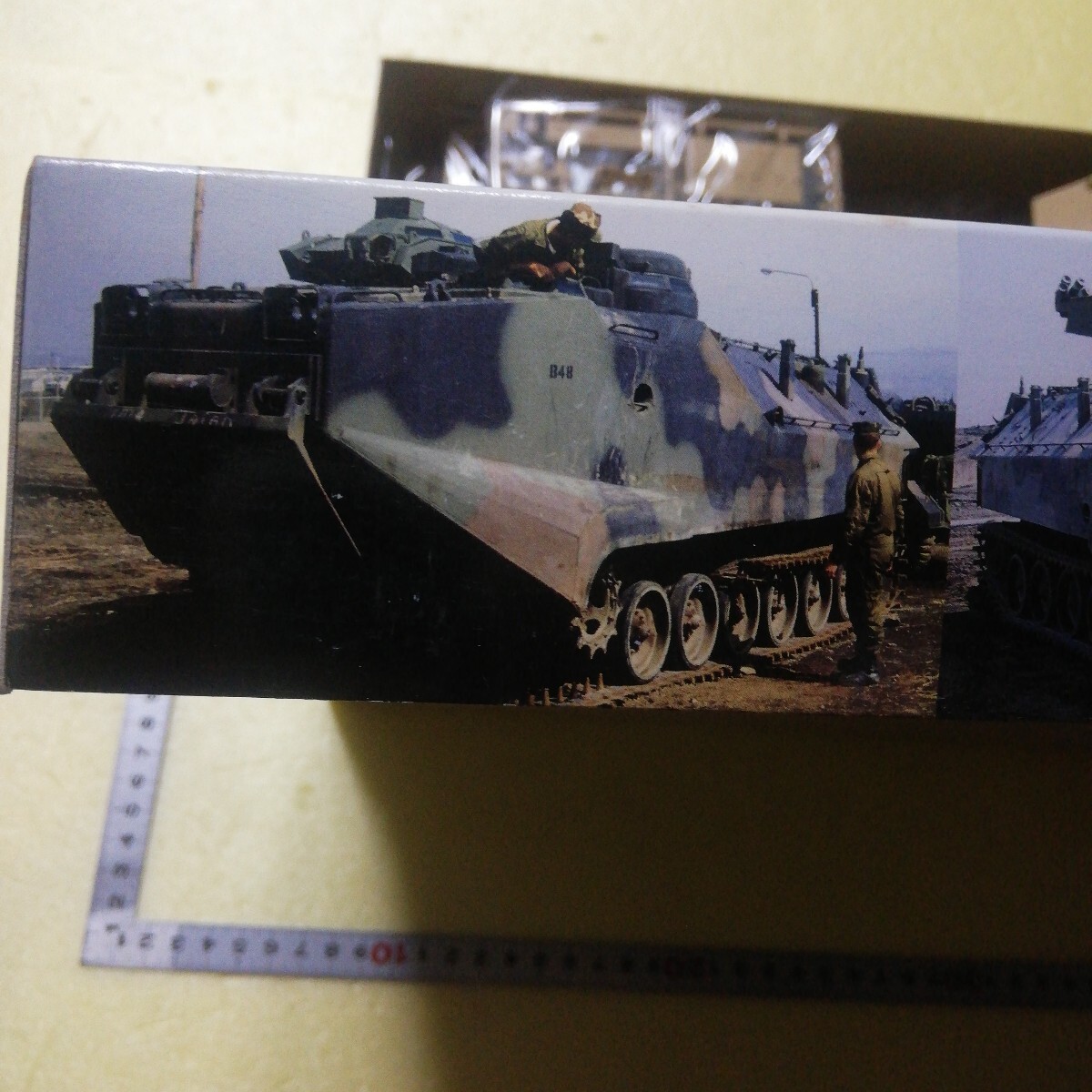 ☆地②　1/35 タミヤ　AAVP 7A1 アップガン　シードラゴン　アメリカ強襲水陸両用兵車　乗員２名　　未組立　_画像4