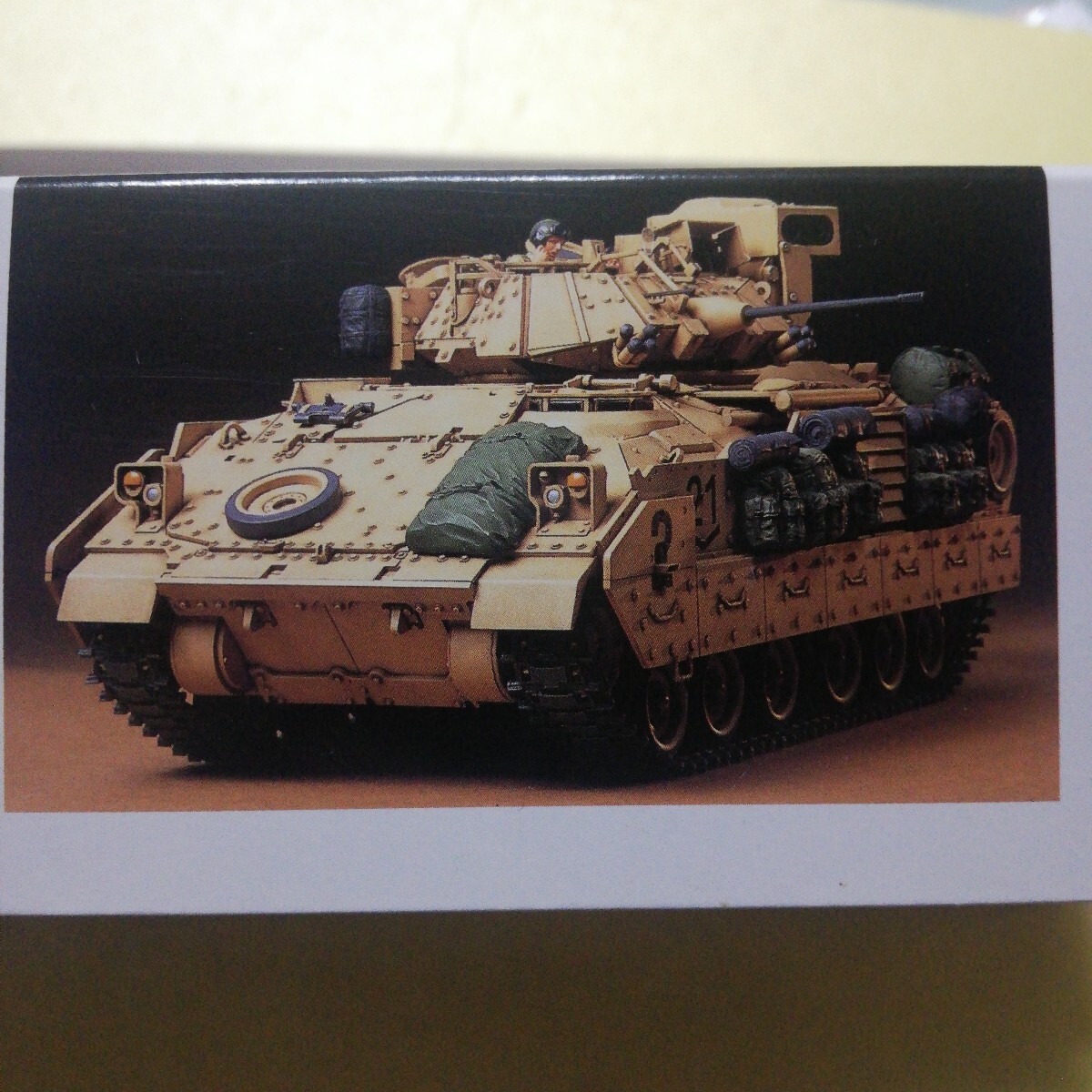 ☆地　1/35 タミヤ　田宮　スーパーブラッドレー　M2A2 歩兵戦闘車　コマンダー１名　未組立　　　_画像4
