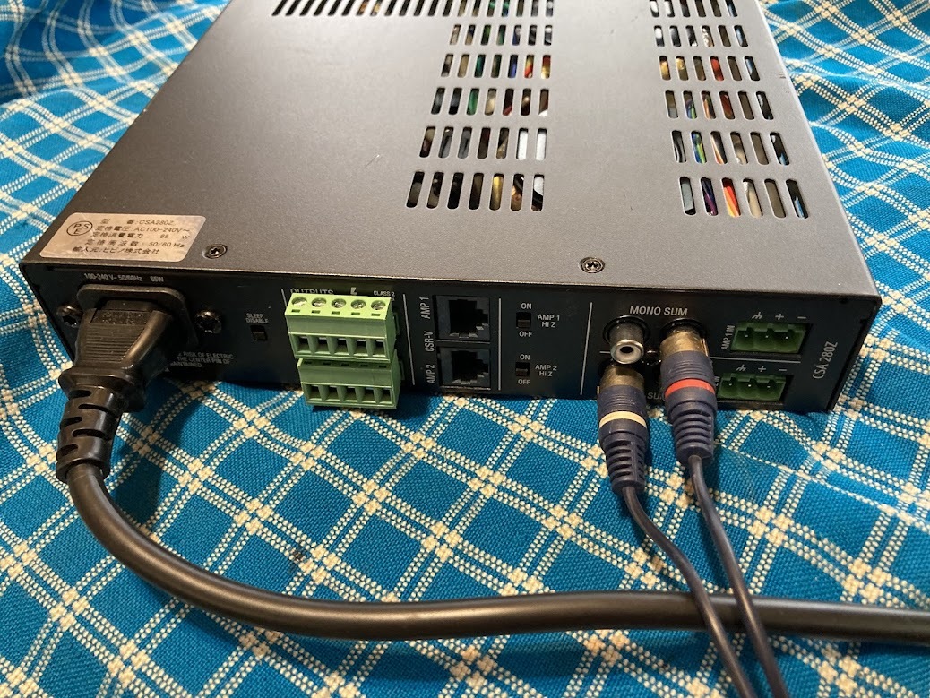 このRCA接続ではLRが逆になります